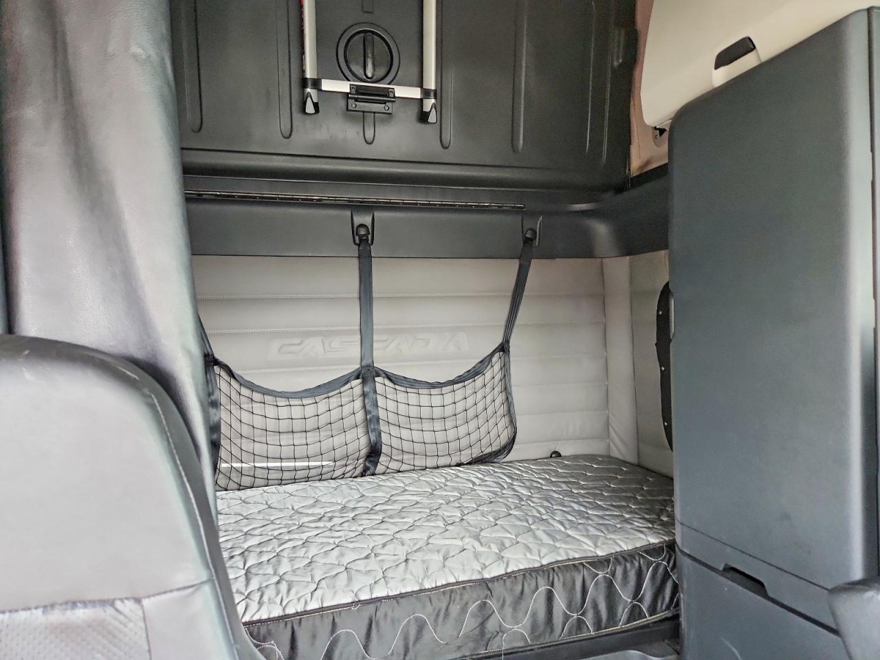 Freigliner Cascadia 126