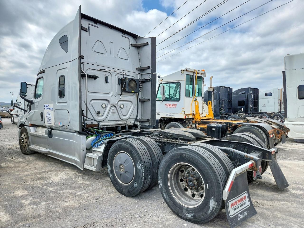 Freigliner Cascadia 126