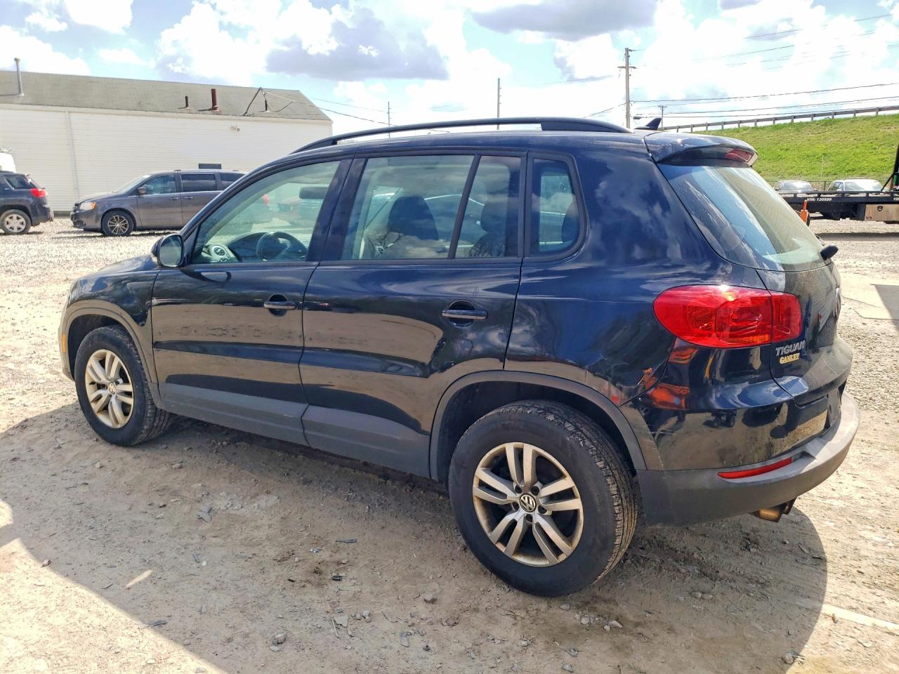 Volkswagen Tiguan S