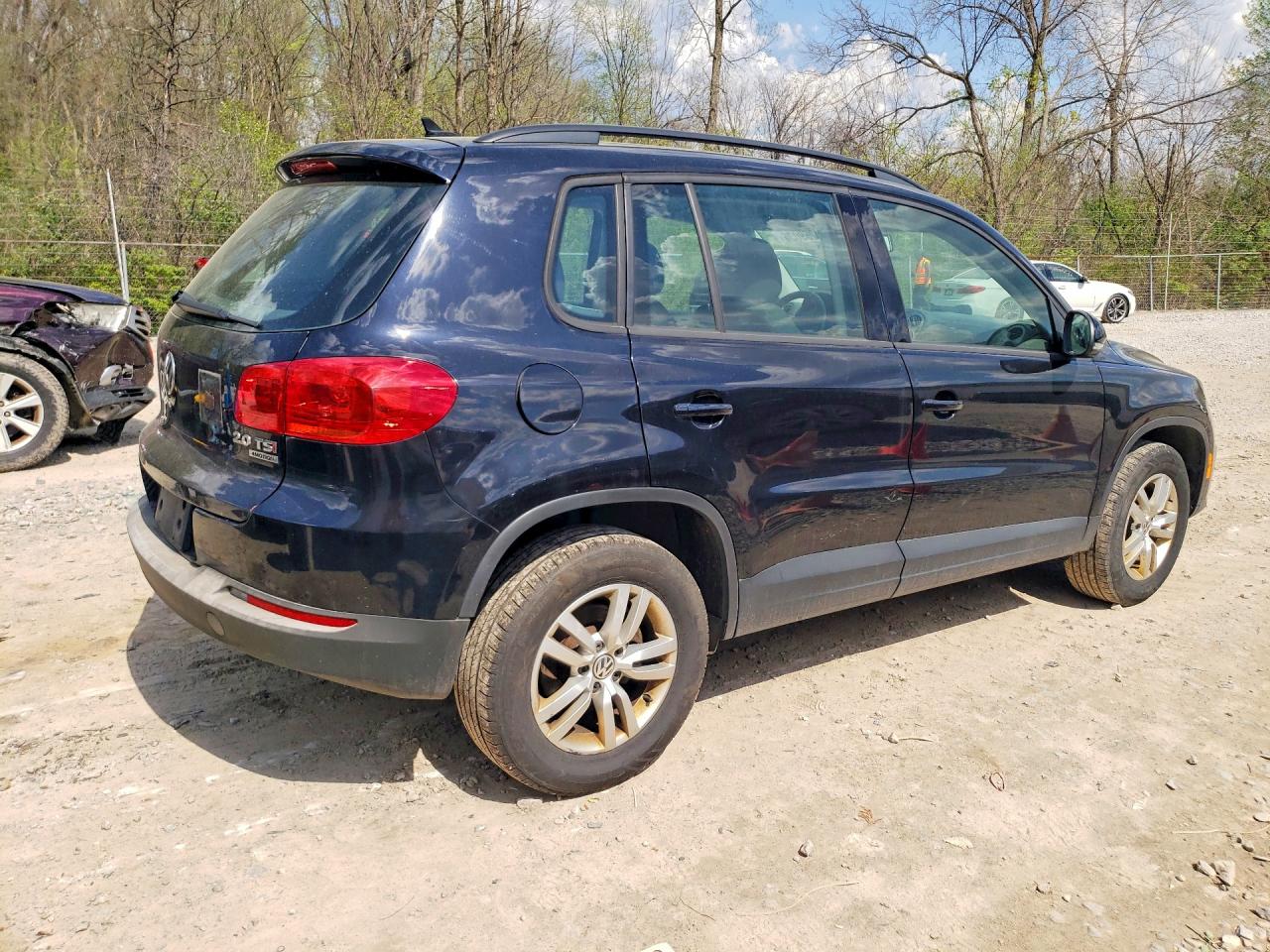 Volkswagen Tiguan S