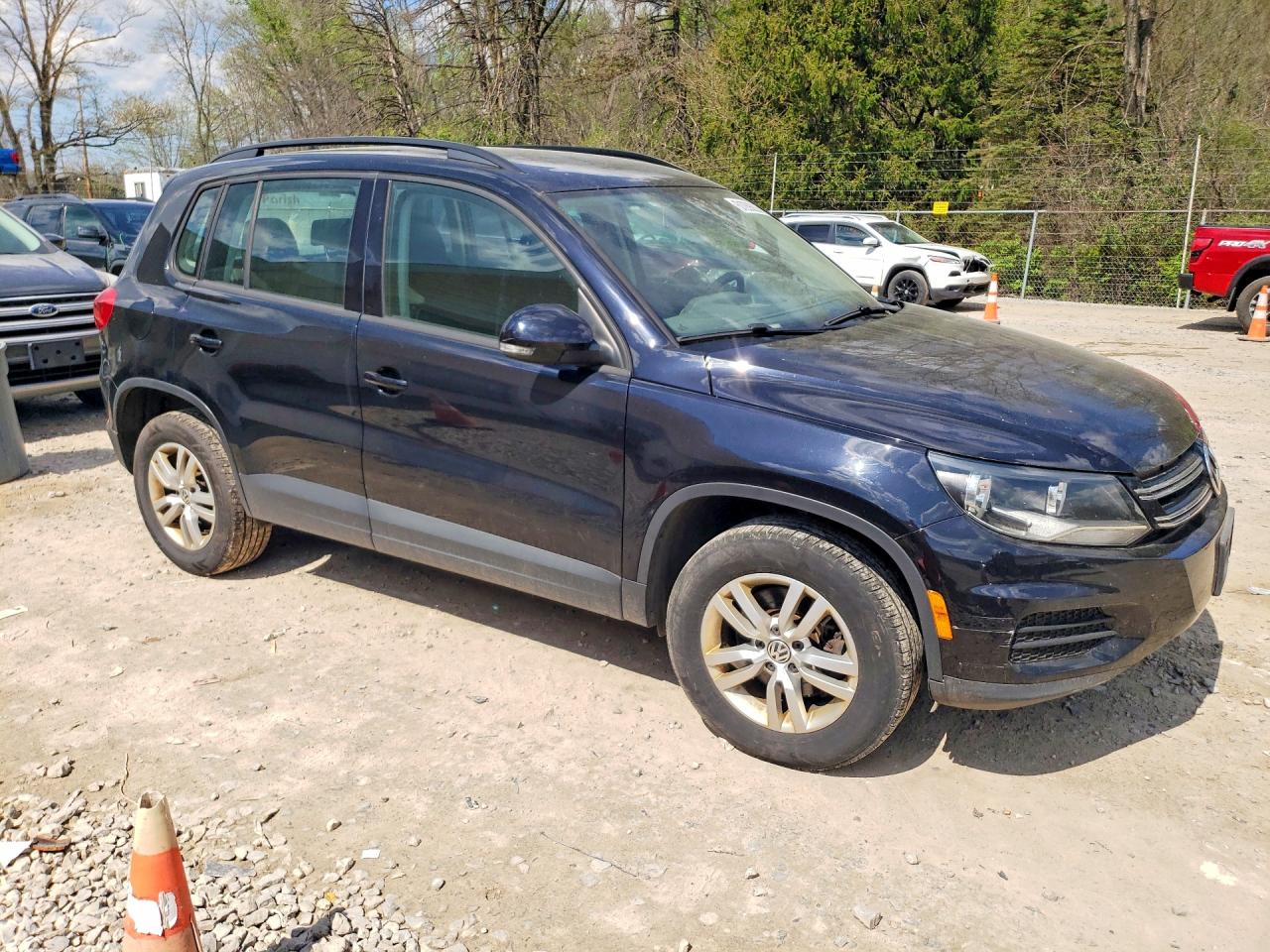Volkswagen Tiguan S