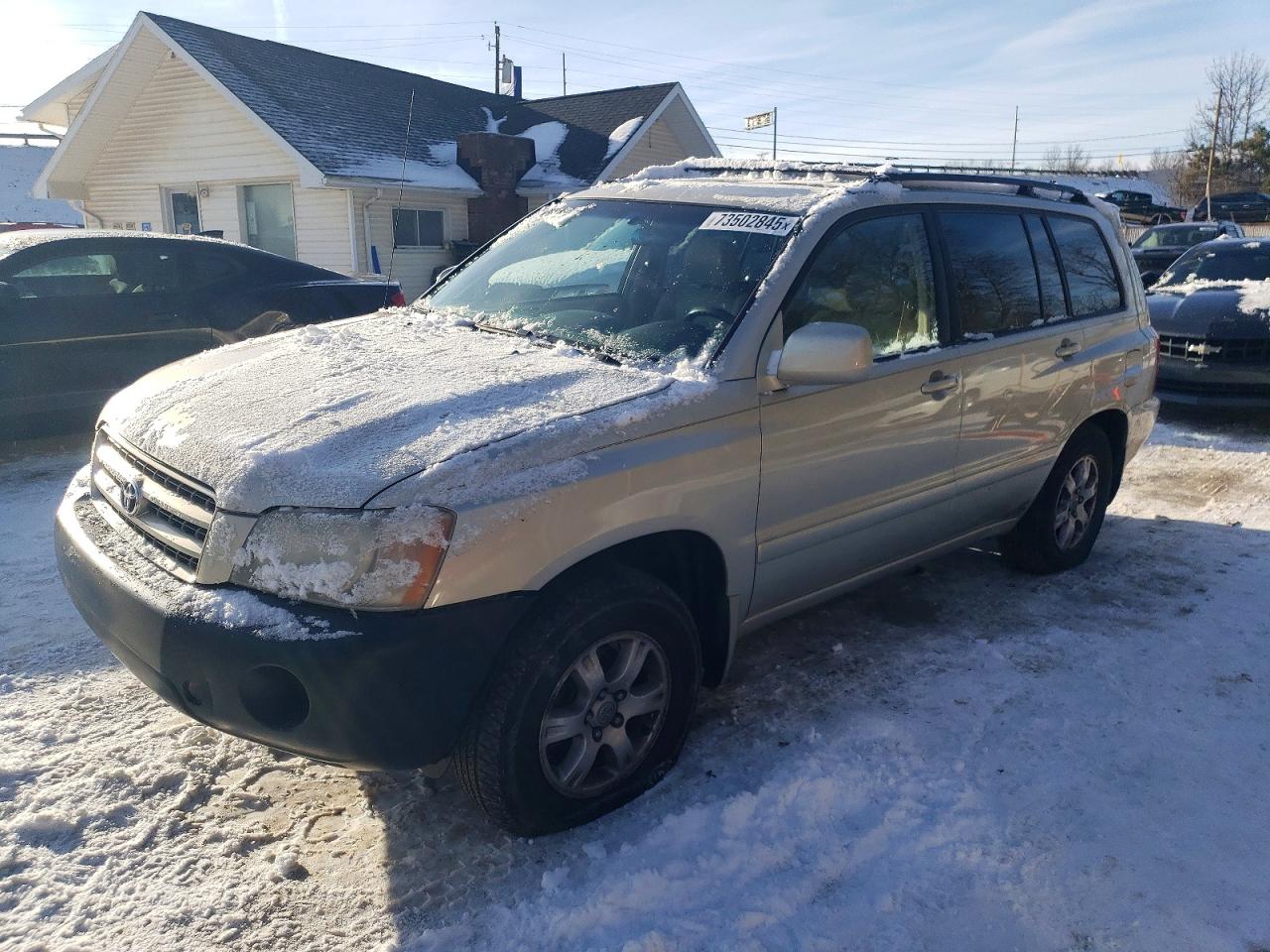 Salvage Toyota Highlander Image