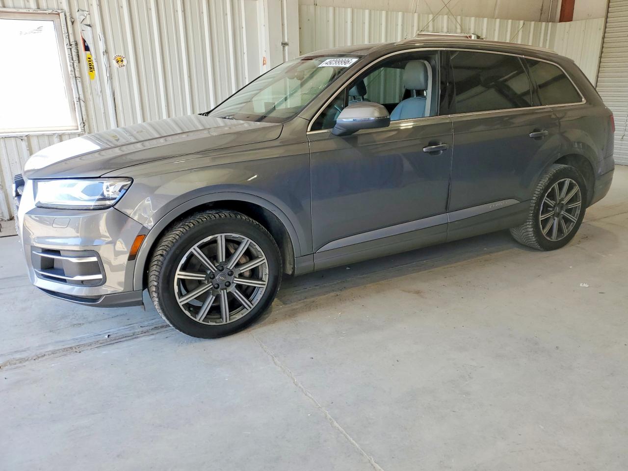 Salvage Audi Q7 Image