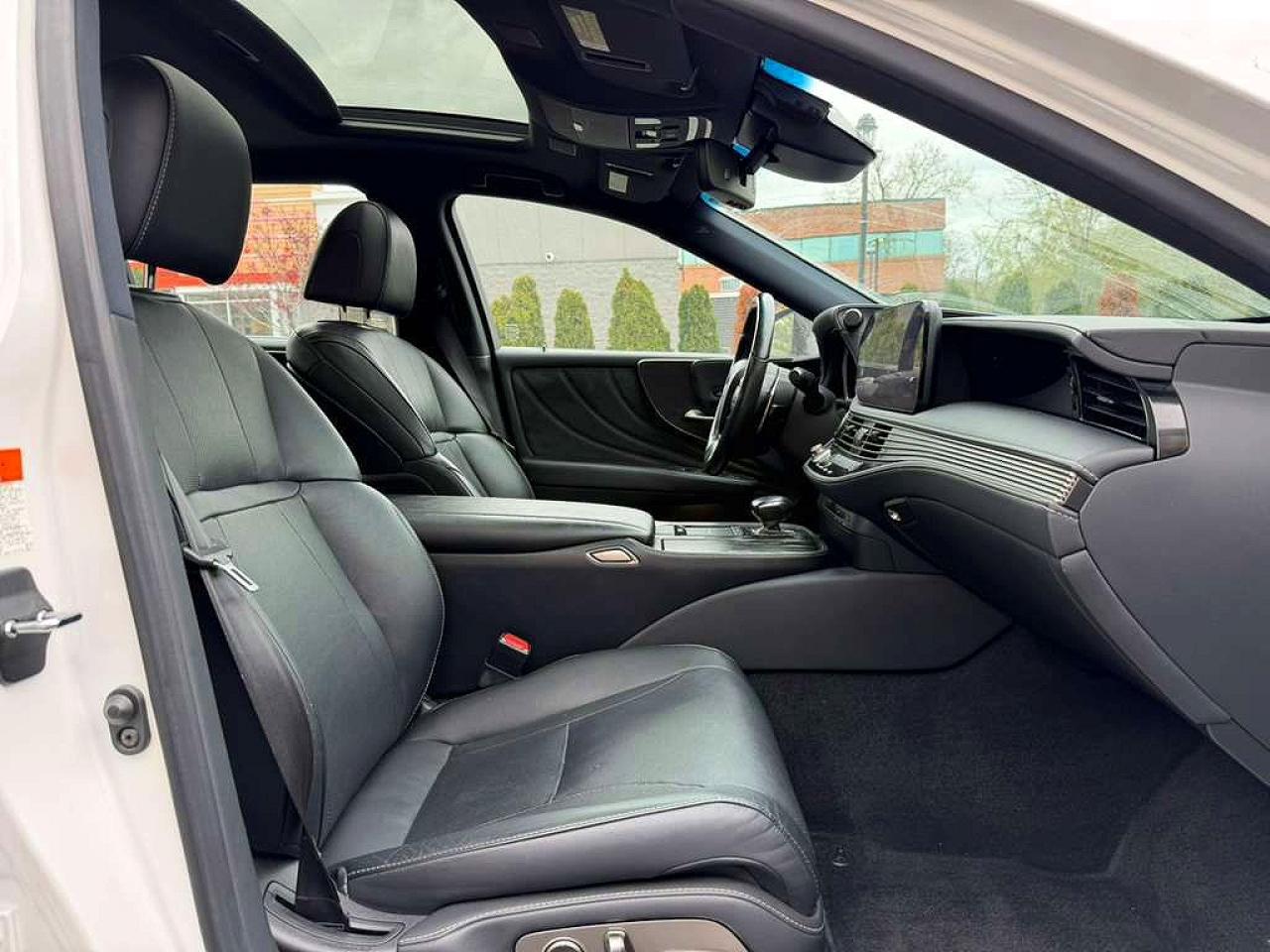 Lexus LS Base