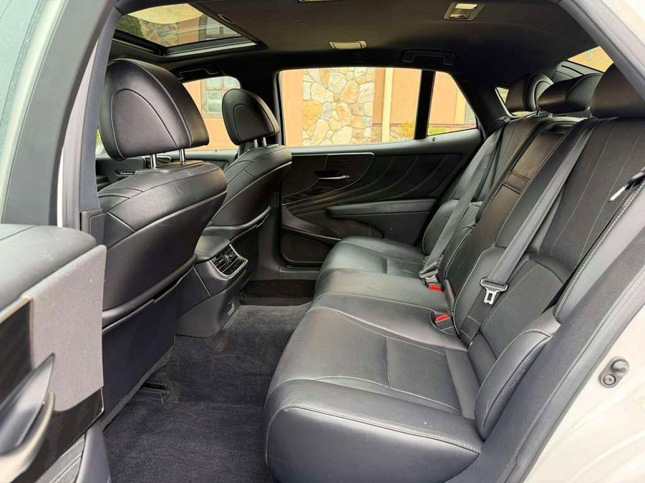 Lexus LS Base