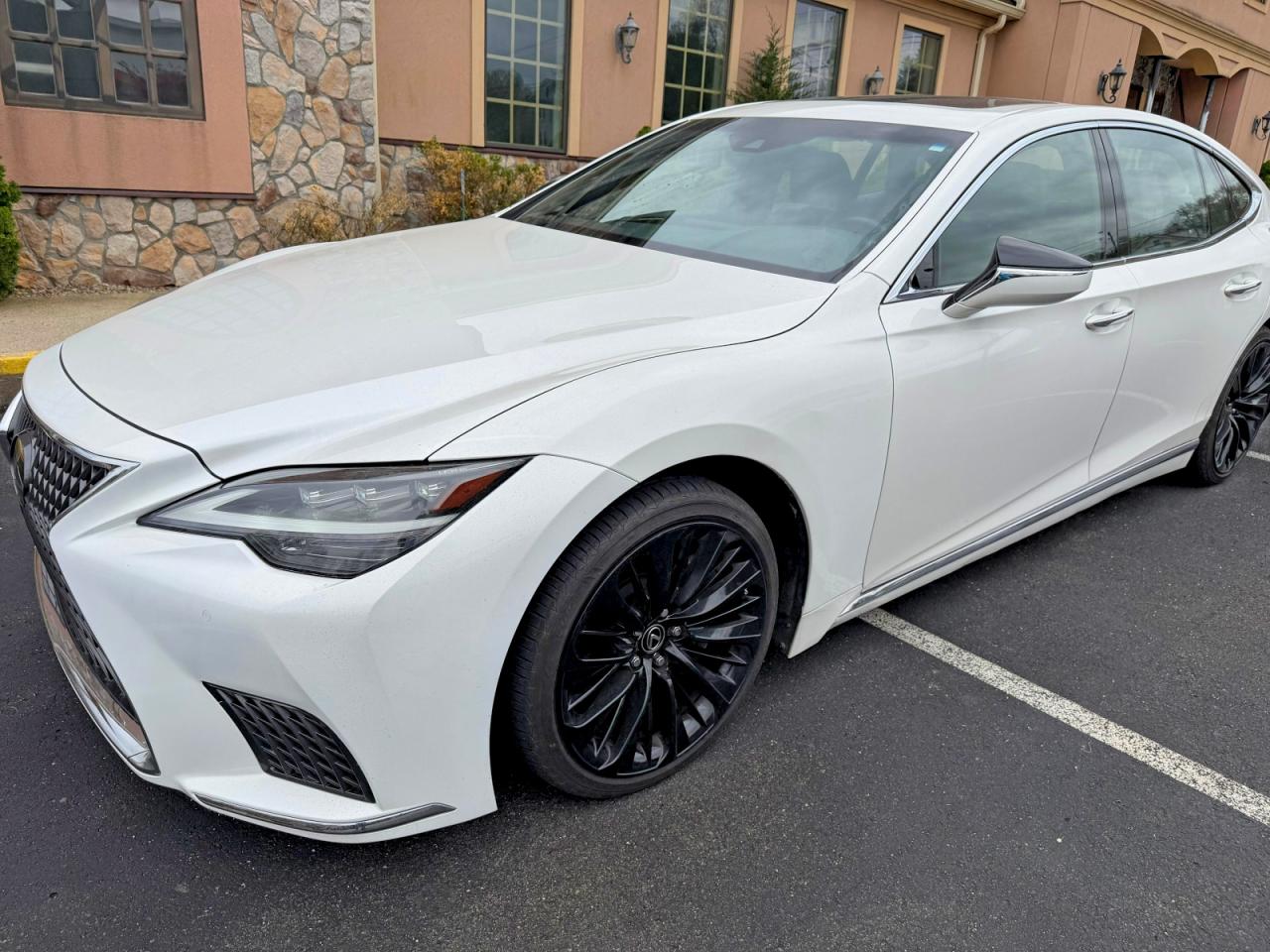 Salvage Lexus LS Image