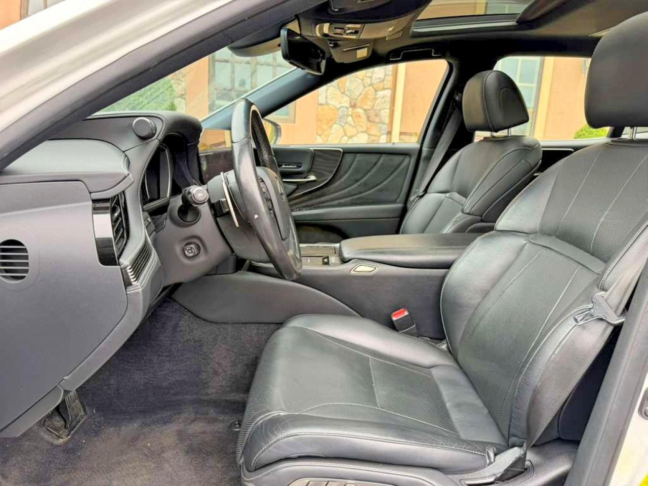 Lexus LS Base