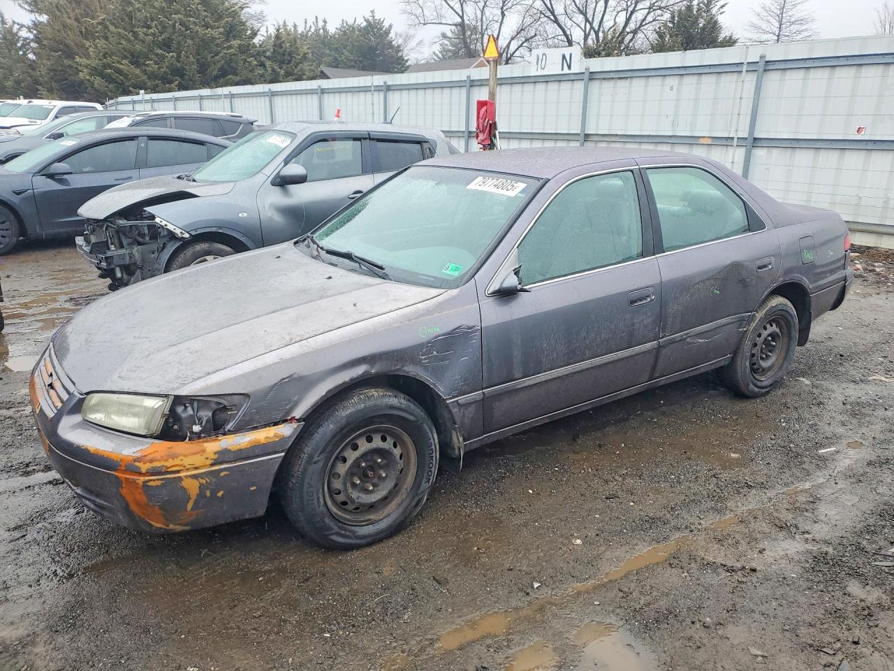 Salvage Toyota Camry Image