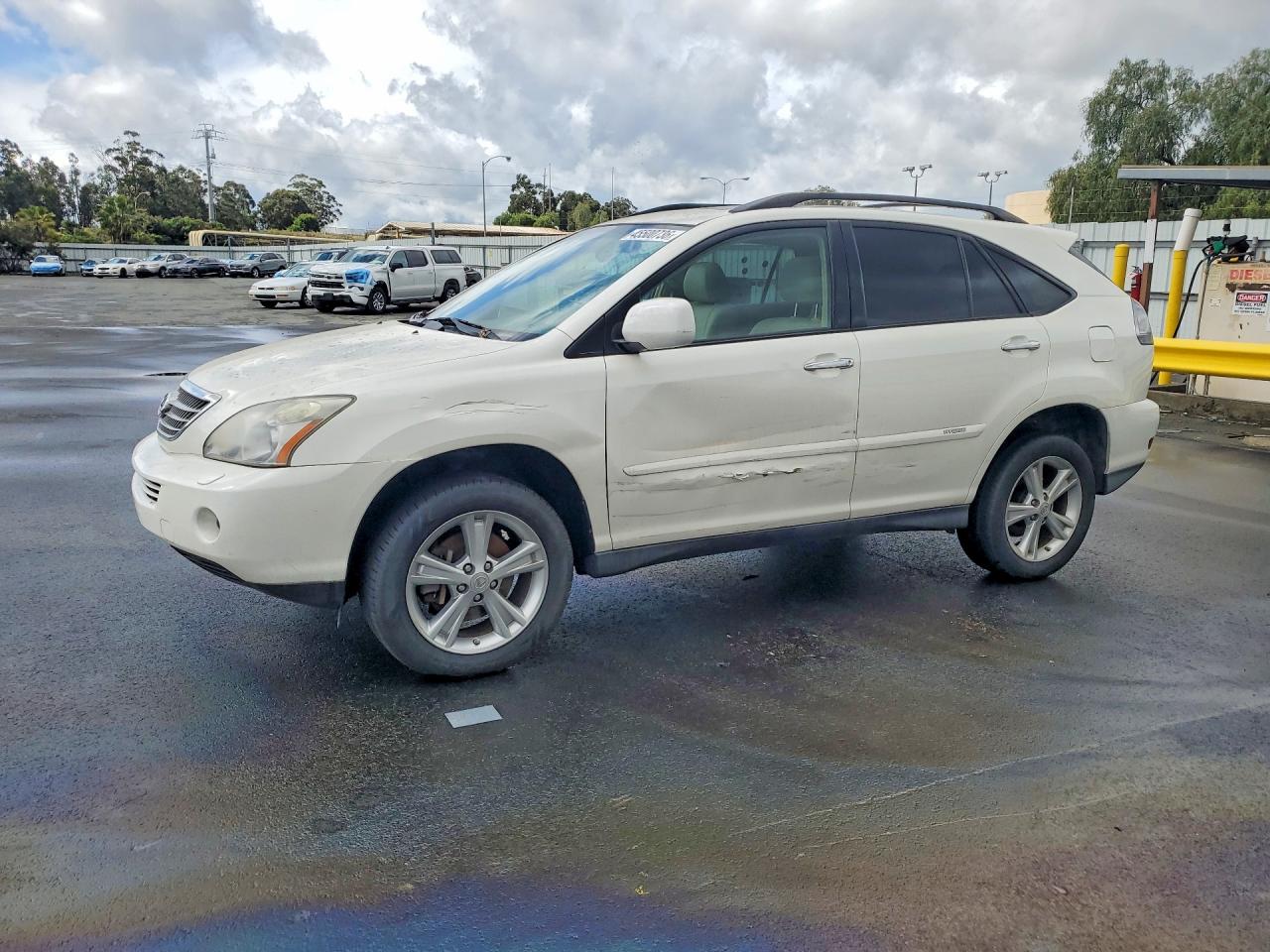 Salvage Lexus RX Image
