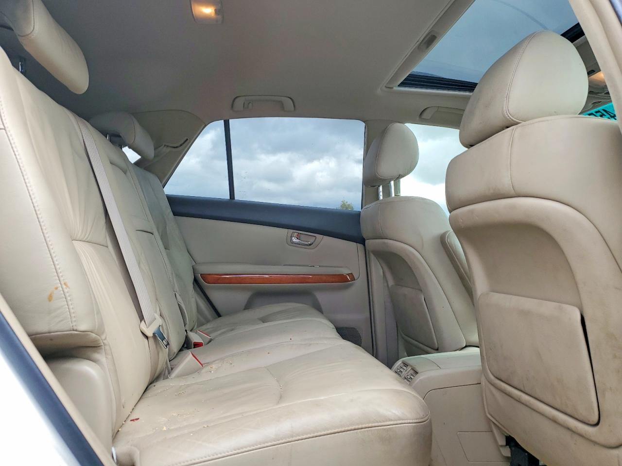 Lexus RX Base