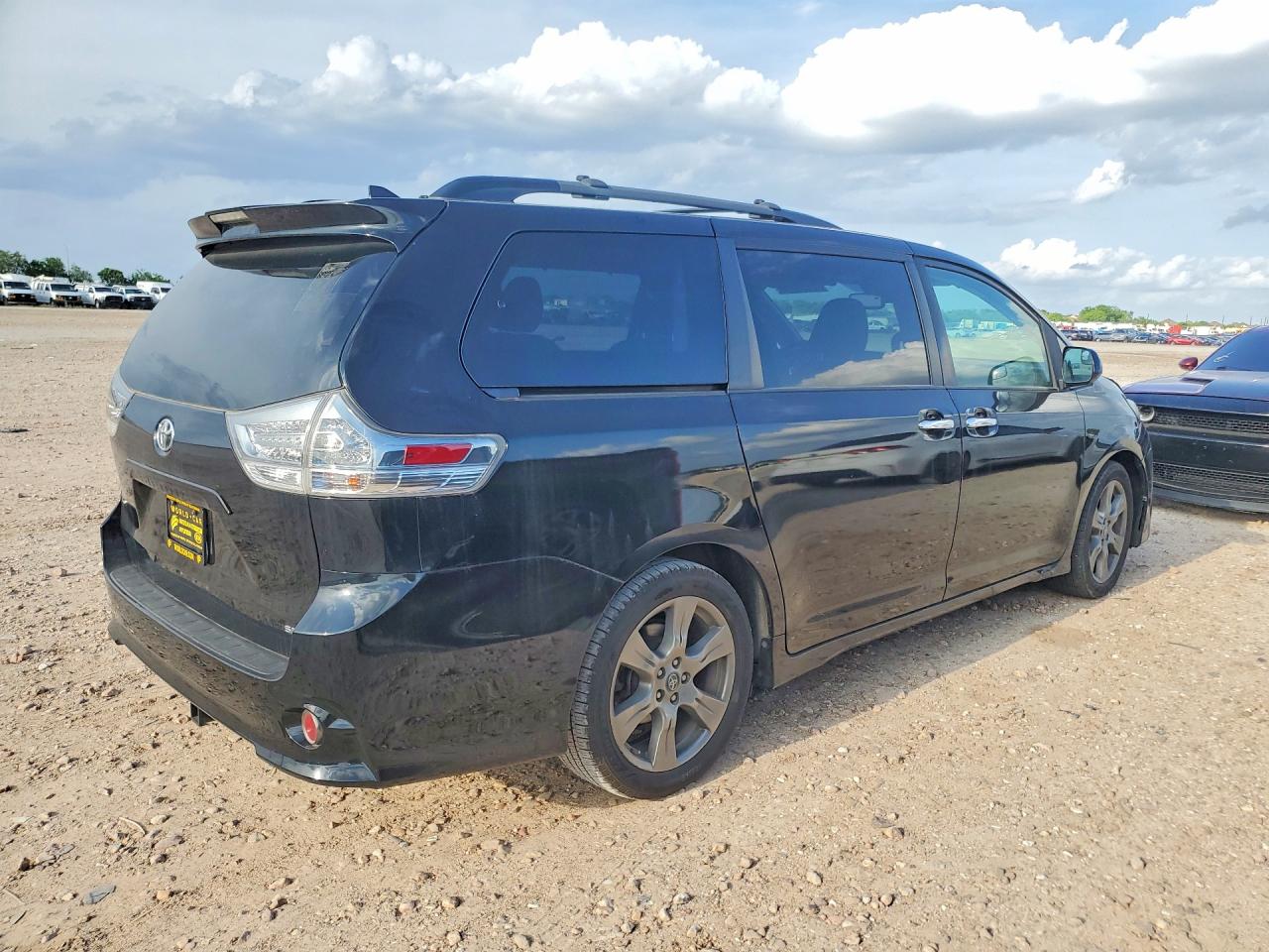 Toyota Sienna Se 8-passenger
