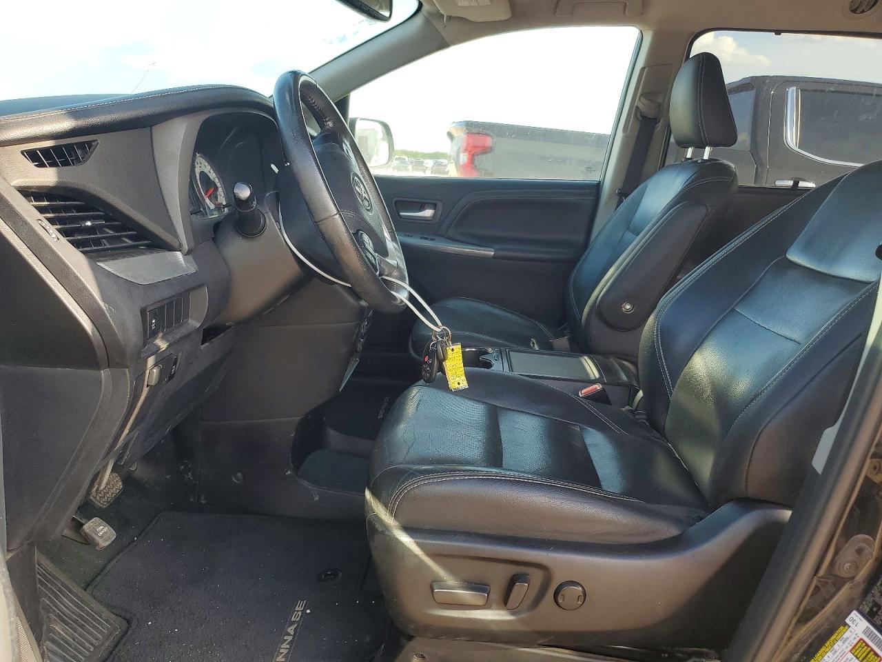Toyota Sienna Se 8-passenger