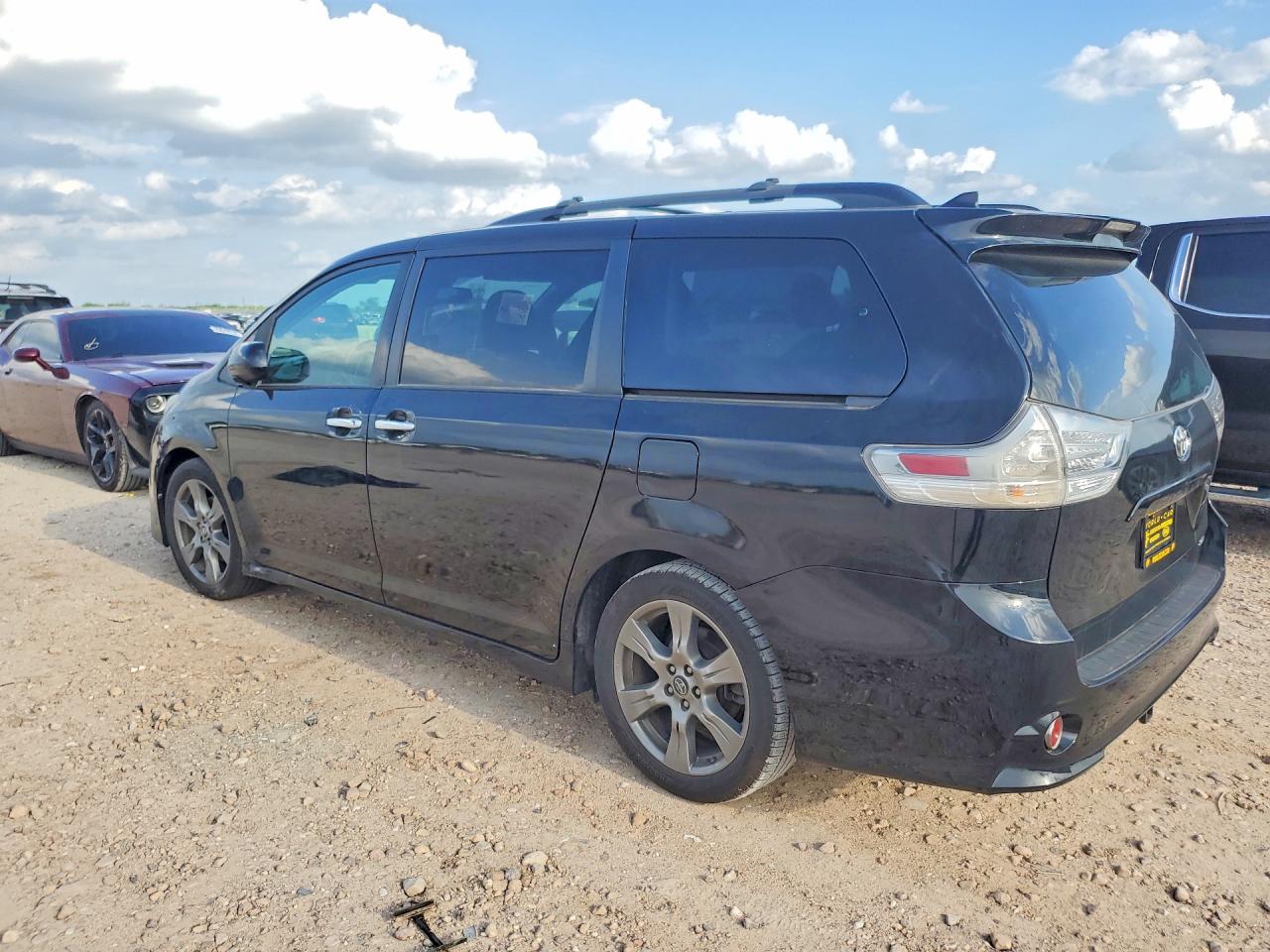Toyota Sienna Se 8-passenger