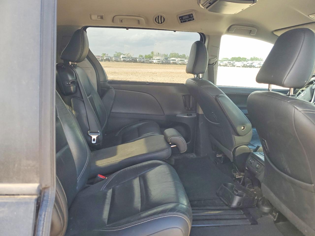 Toyota Sienna Se 8-passenger