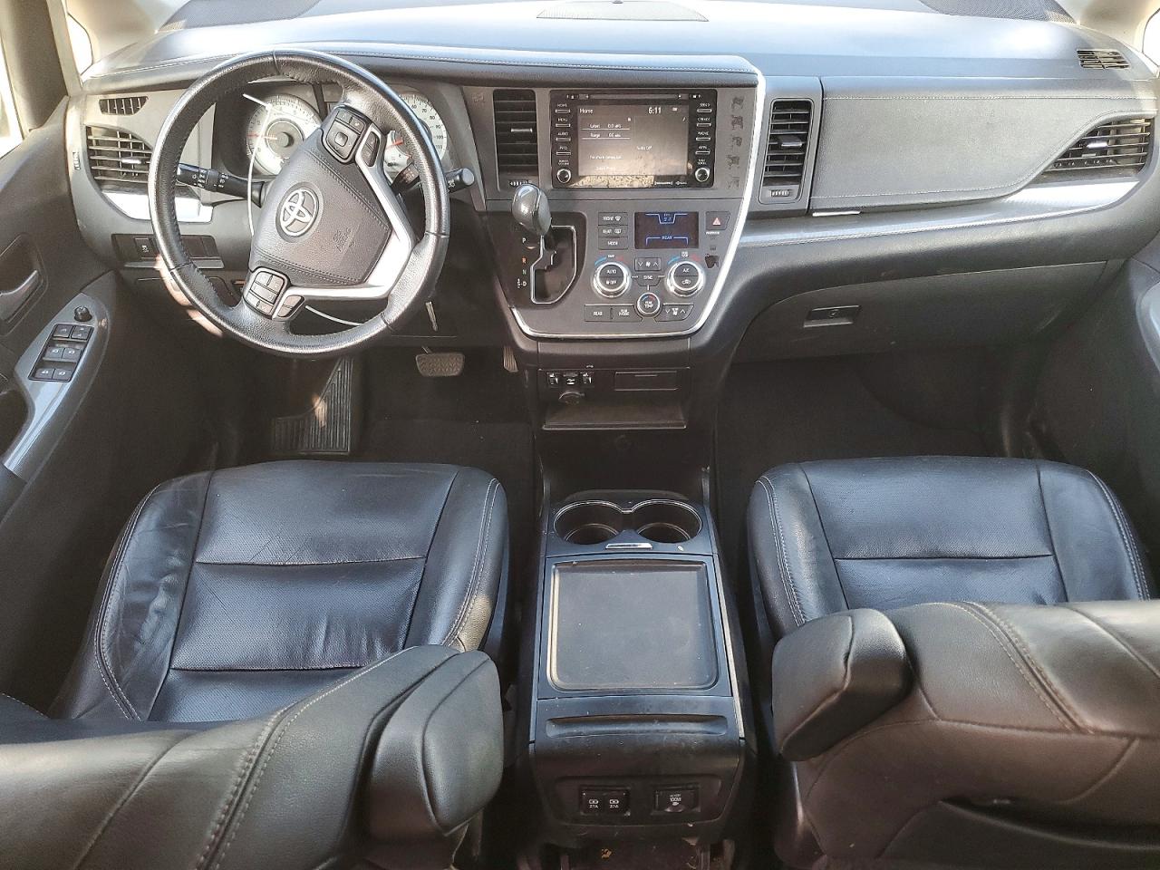 Toyota Sienna Se 8-passenger