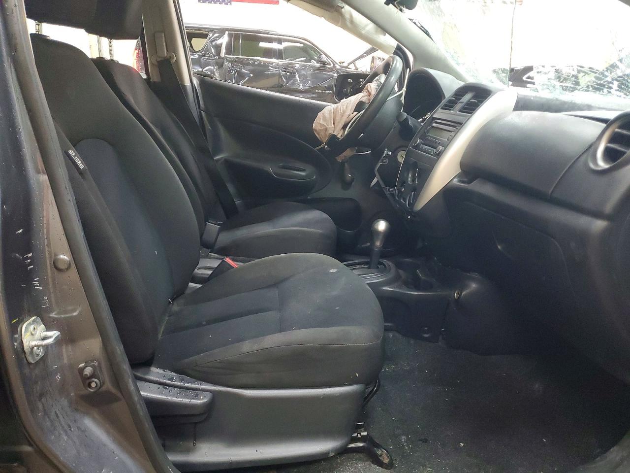 Nissan Versa S