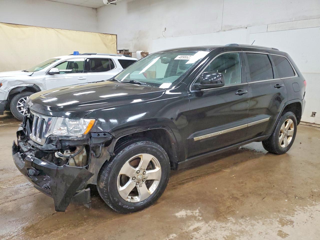 Salvage Jeep Cherokee Image