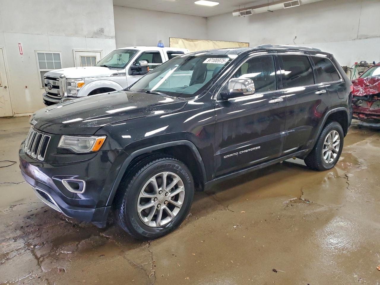 Salvage Jeep Cherokee Image
