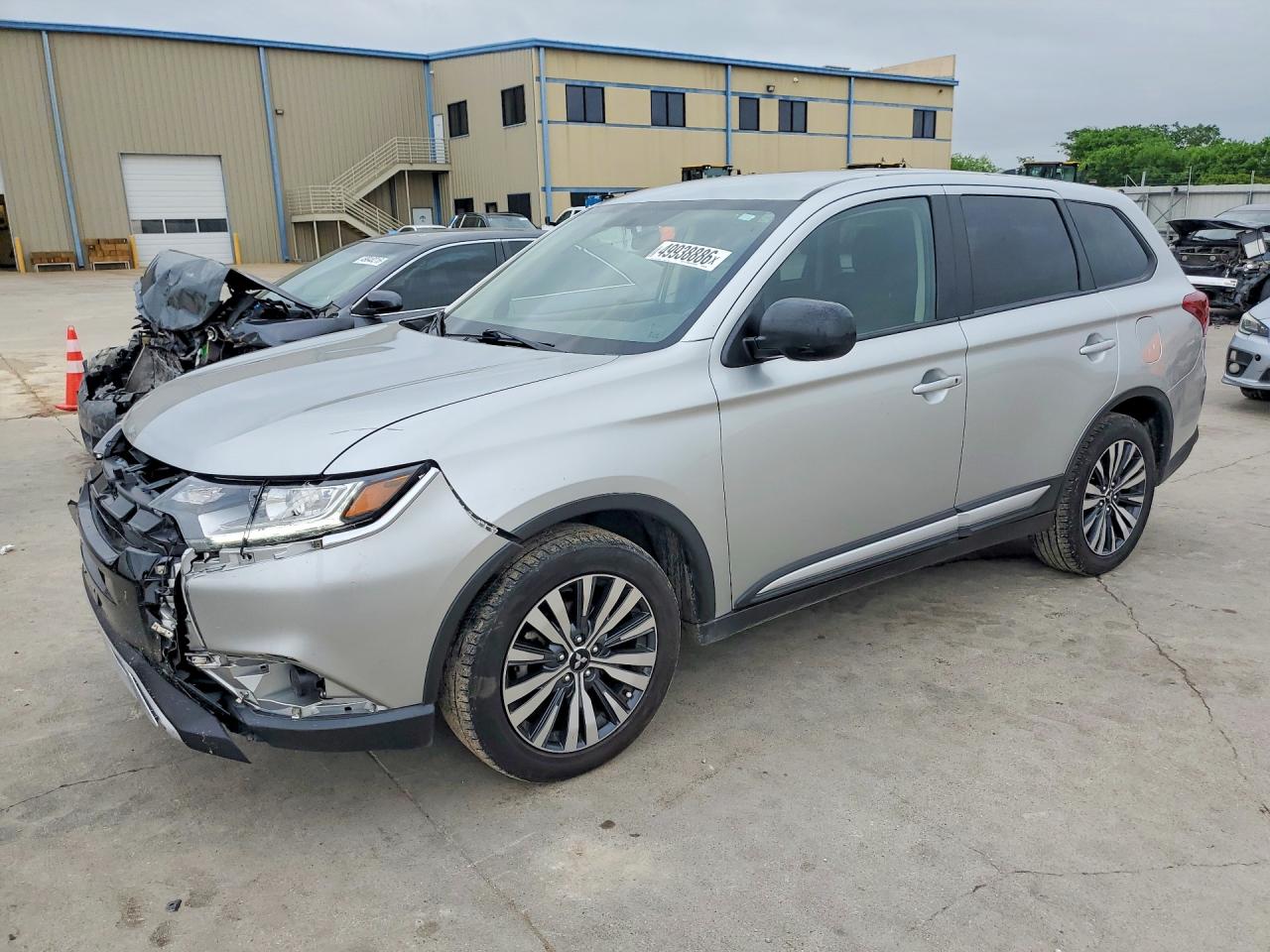 Salvage Mitsubishi Outlander Image