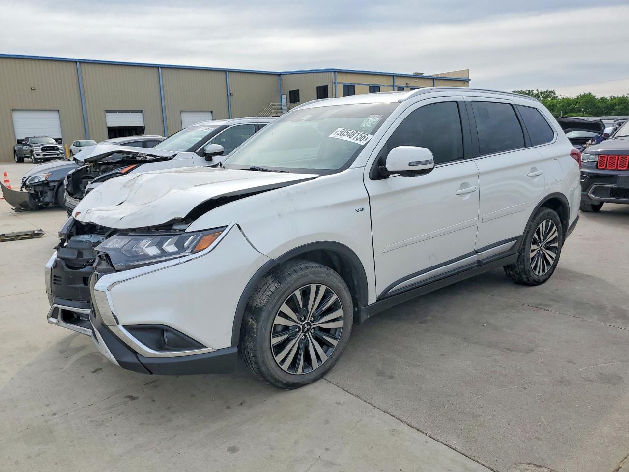 Salvage Mitsubishi Outlander Image