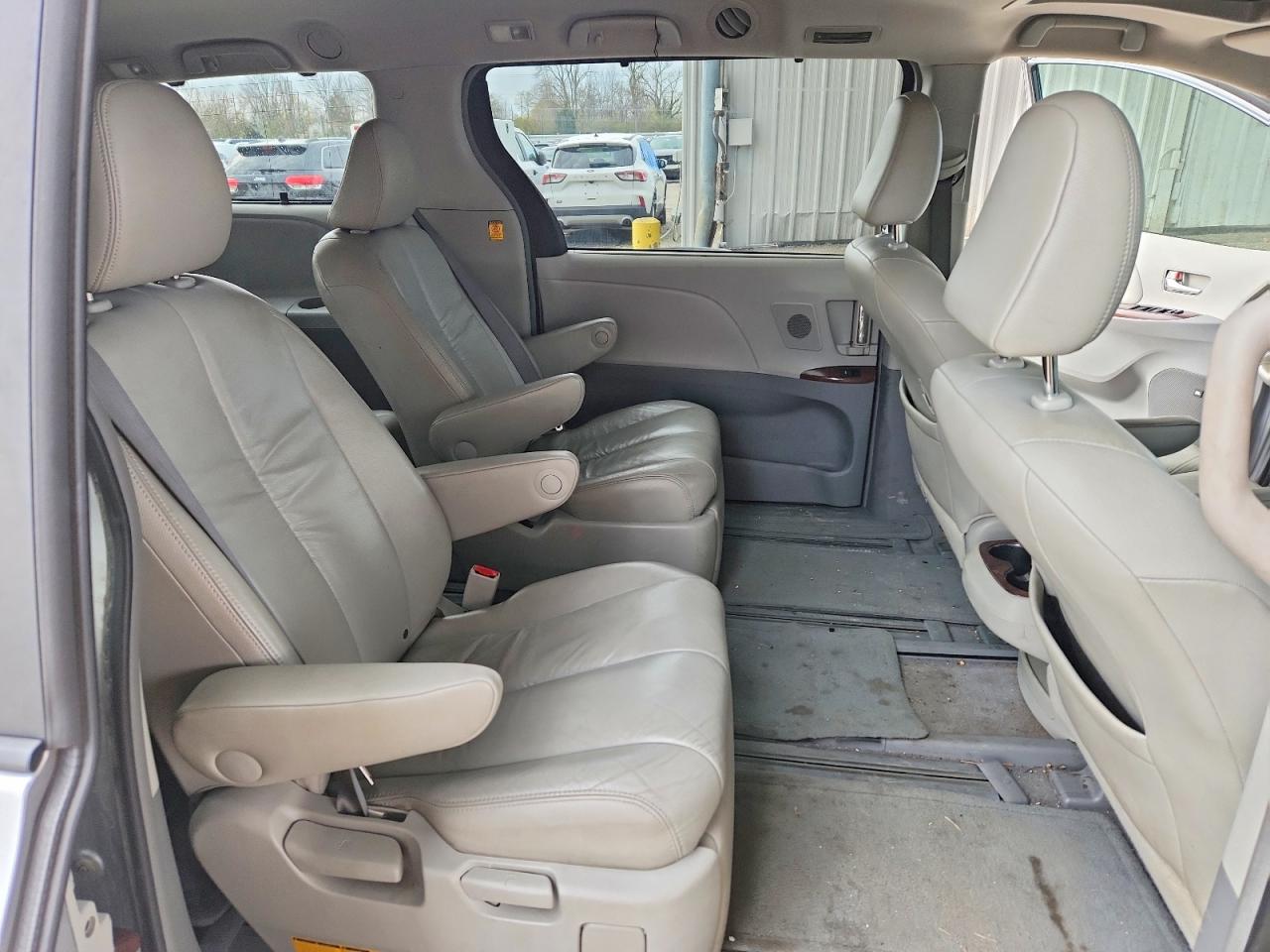 Toyota Sienna Xle 7-passenger
