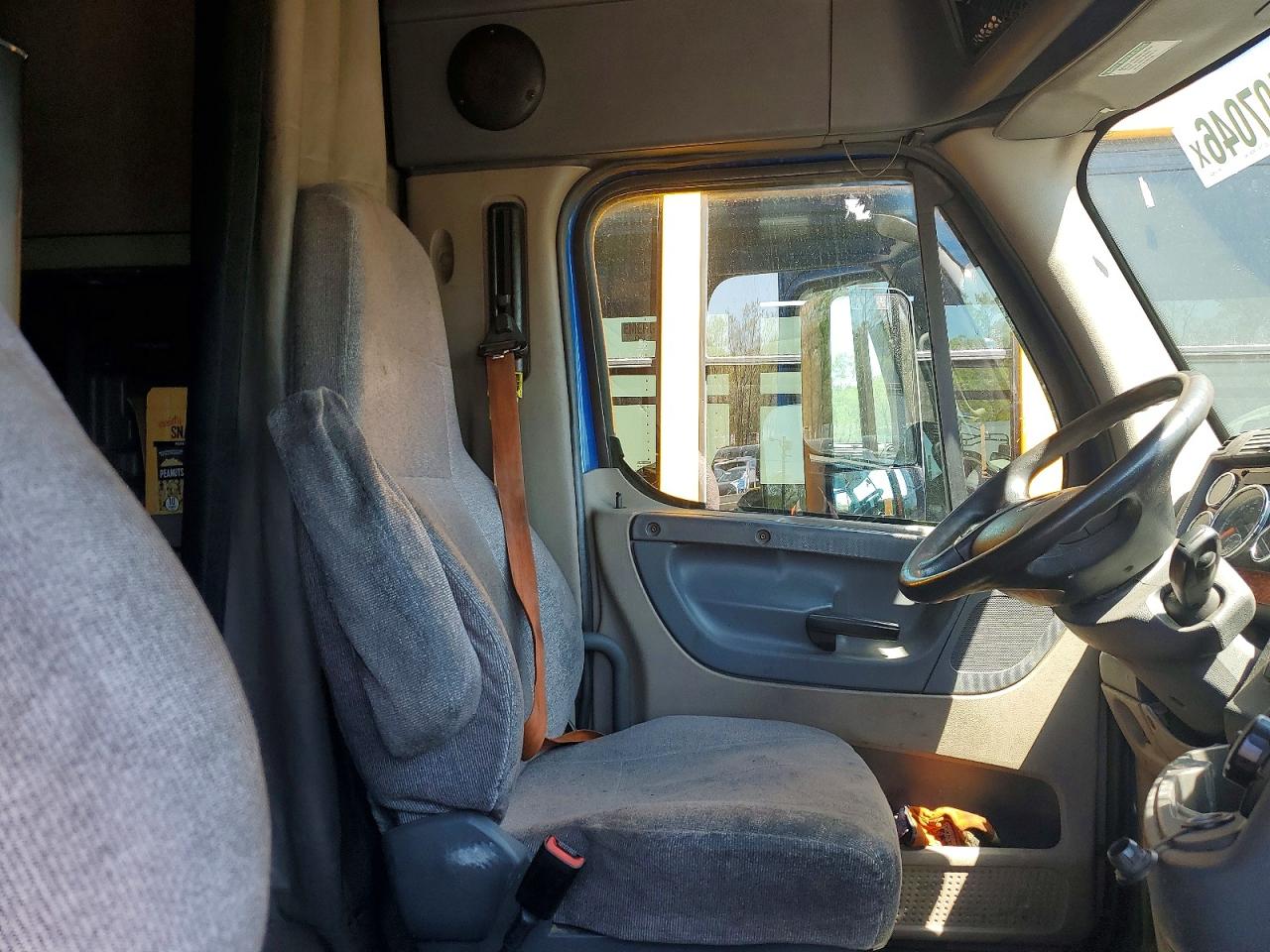 Freigliner Cascadia 125