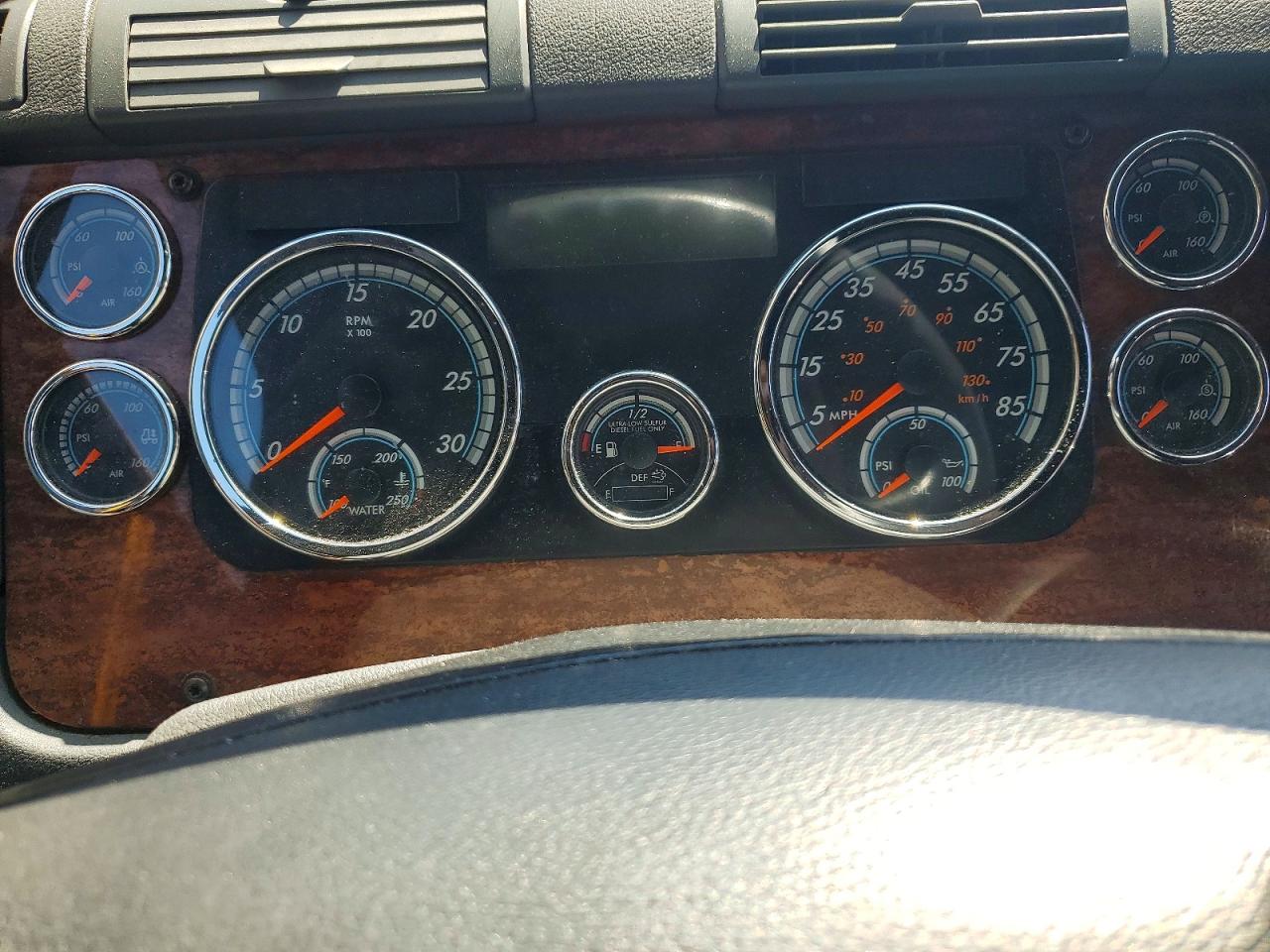 Freigliner Cascadia 125