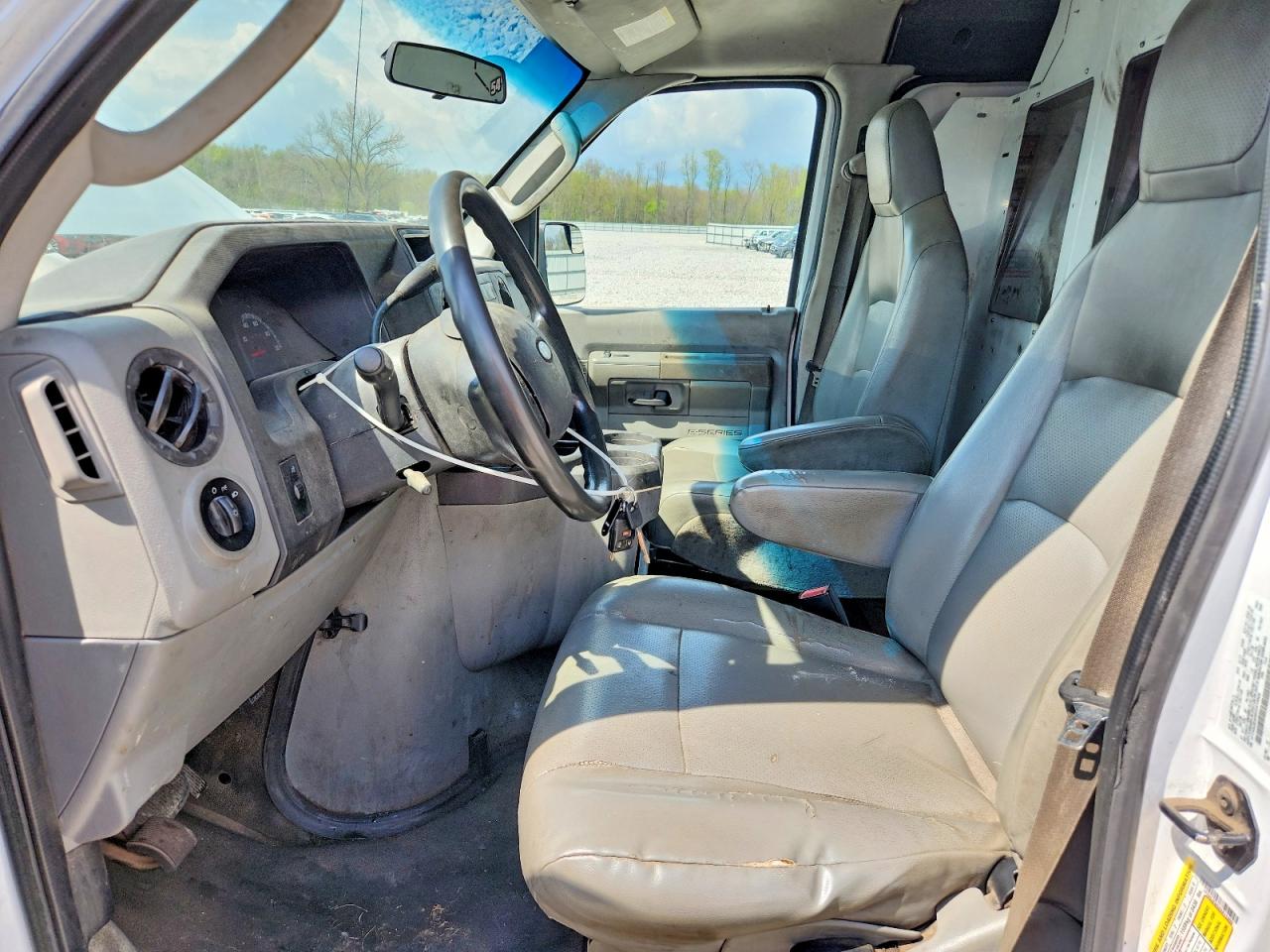 Ford Econoline E250 Van