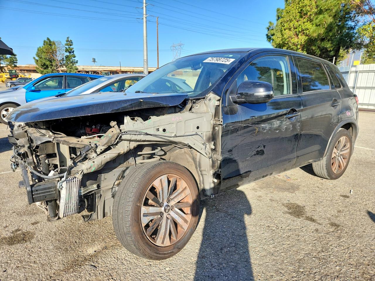 Salvage Mitsubishi Outlander Image