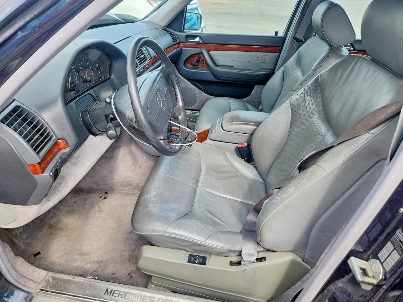 Mercedes-Benz S-Class 320