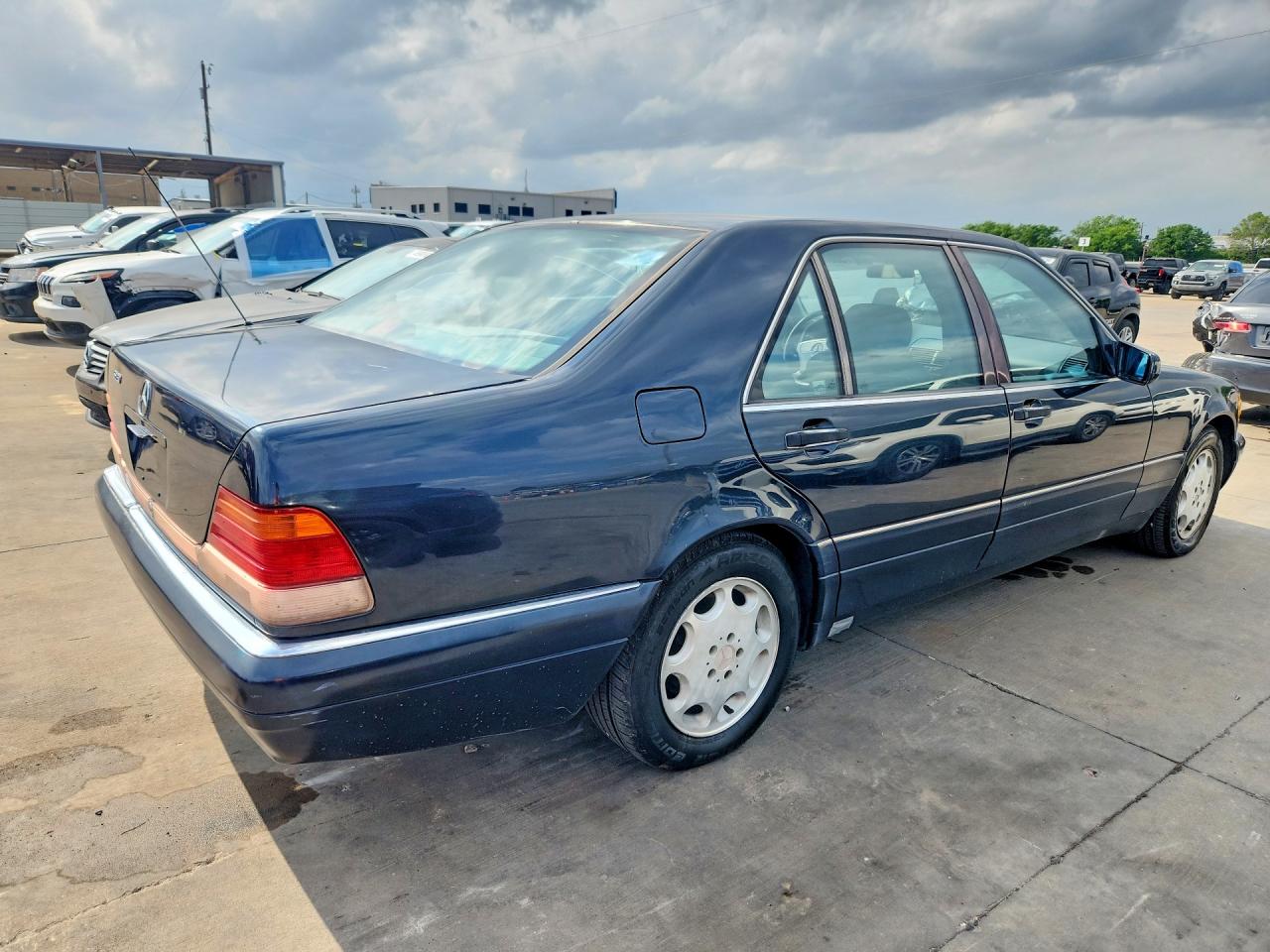 Mercedes-Benz S-Class 320