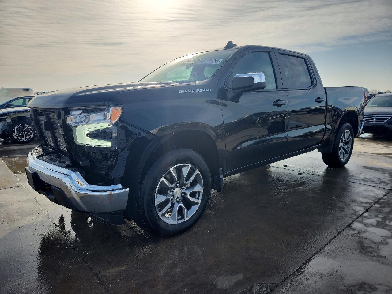 Salvage Chevrolet Silverado Image