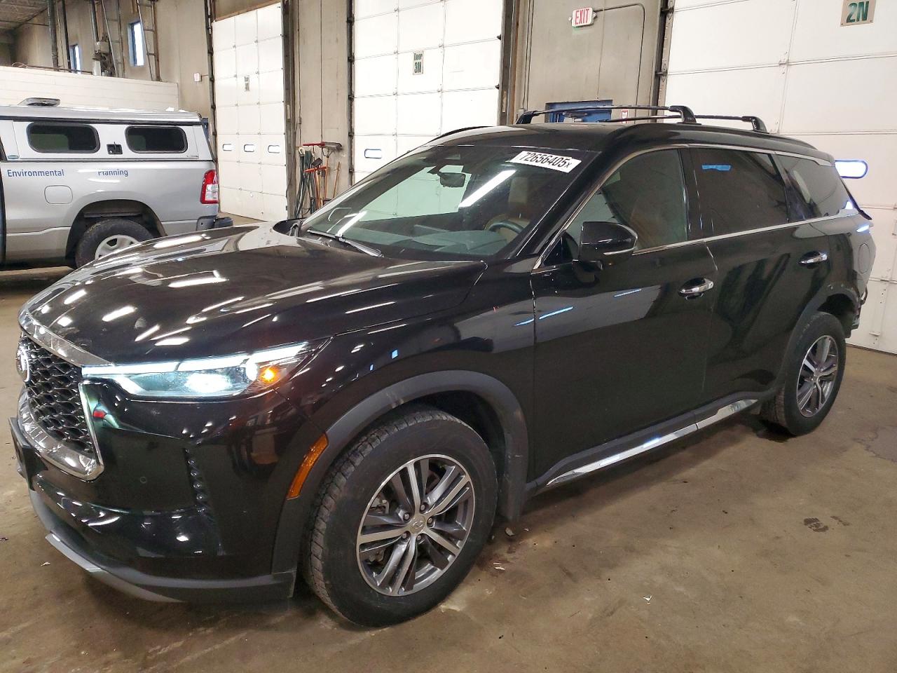 Salvage INFINITI Qx Image