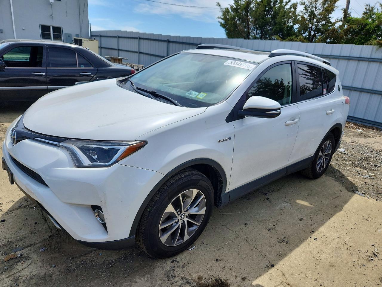 Salvage Toyota RAV4 Image