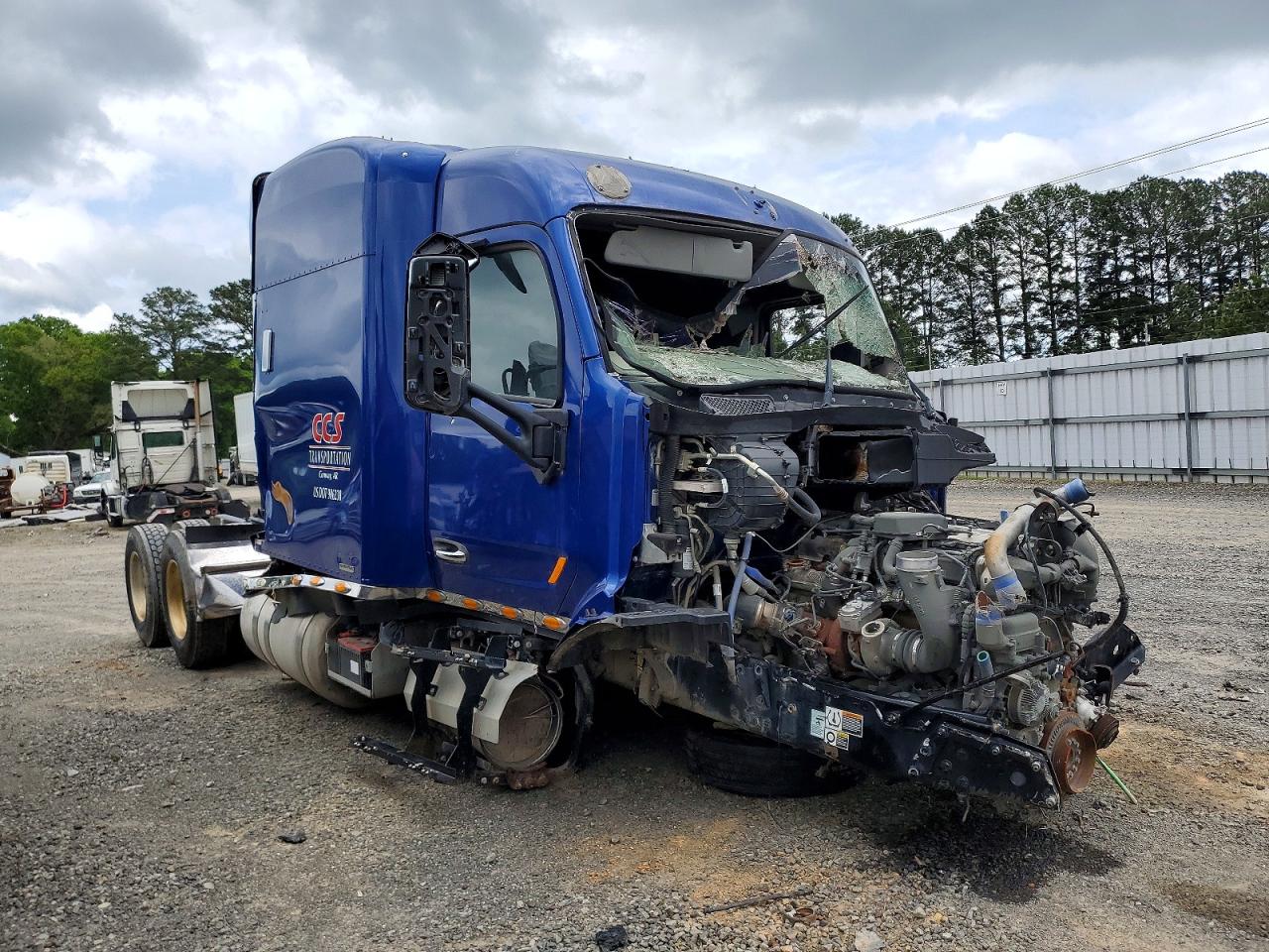 Salvage Peterbilt 579 Image