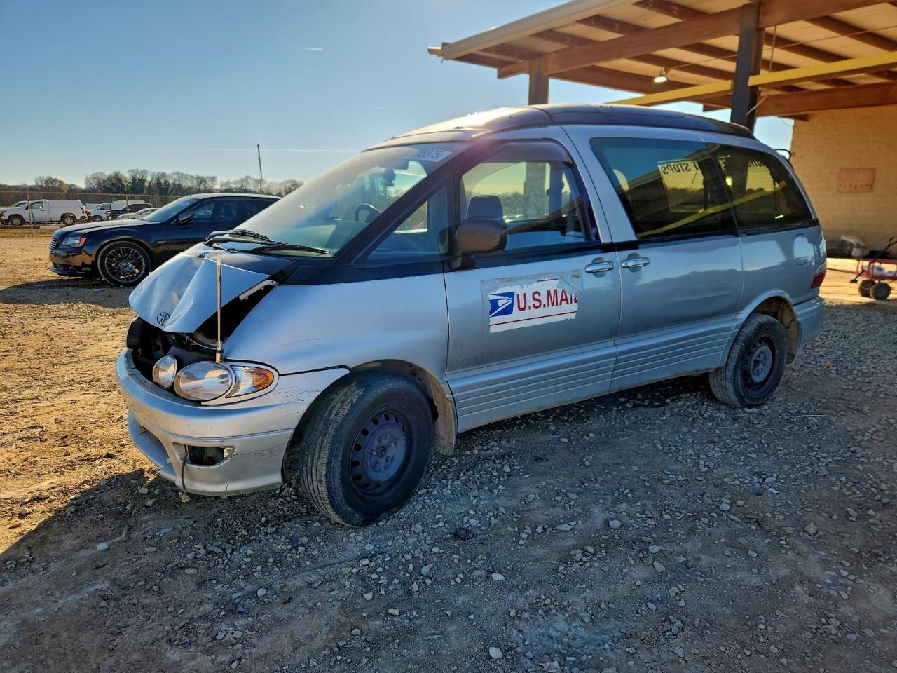 Salvage Toyota Previa Image