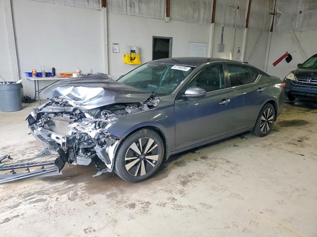 Salvage Nissan Altima Image
