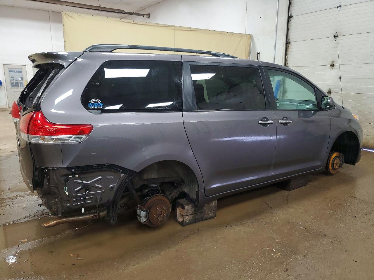 Toyota Sienna Xle 7-passenger