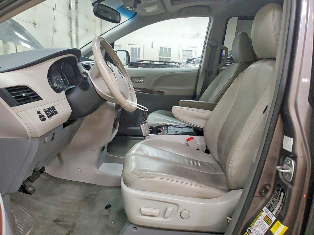 Toyota Sienna Xle 7-passenger