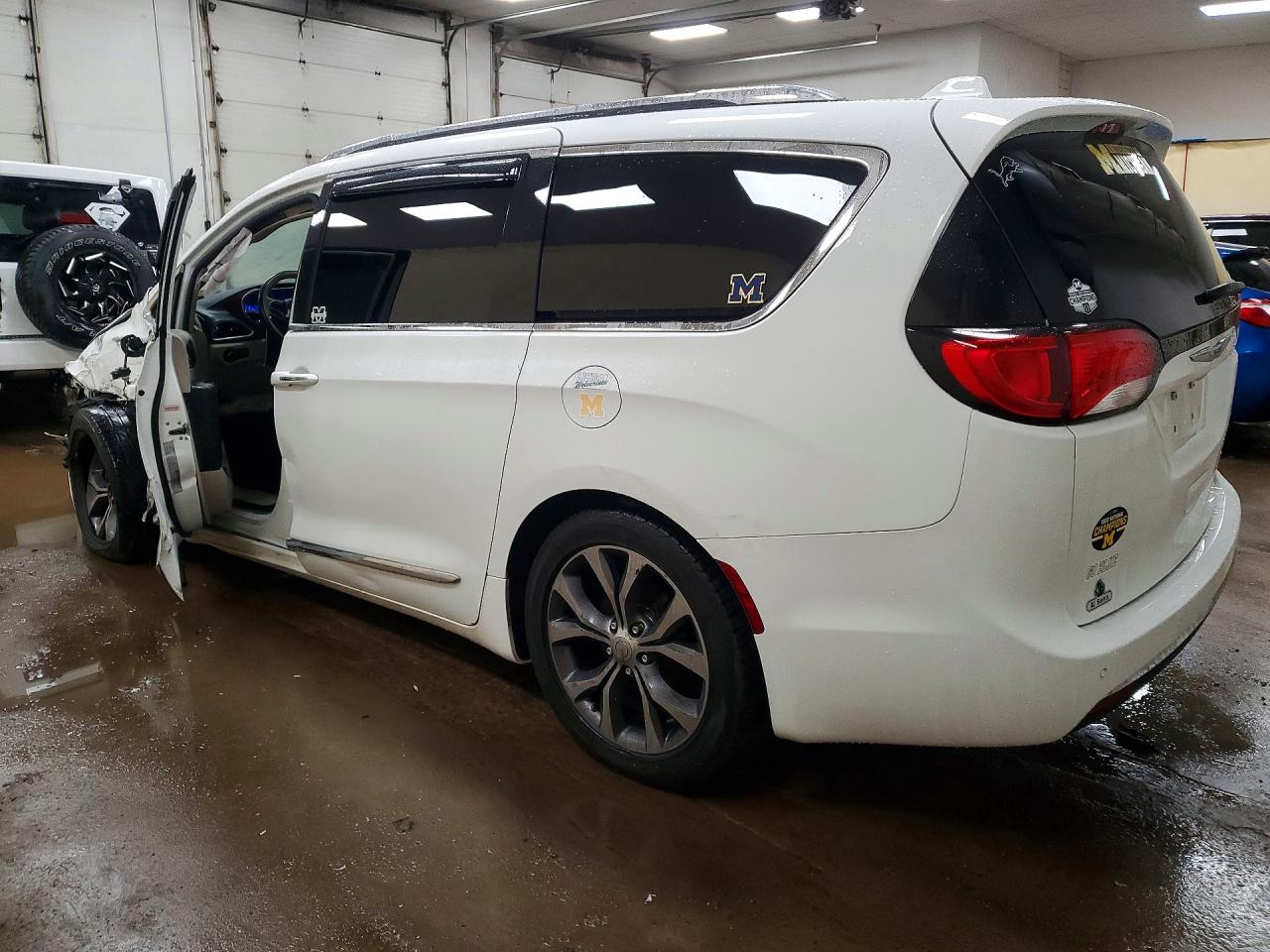 Chrysler Pacifica Limited