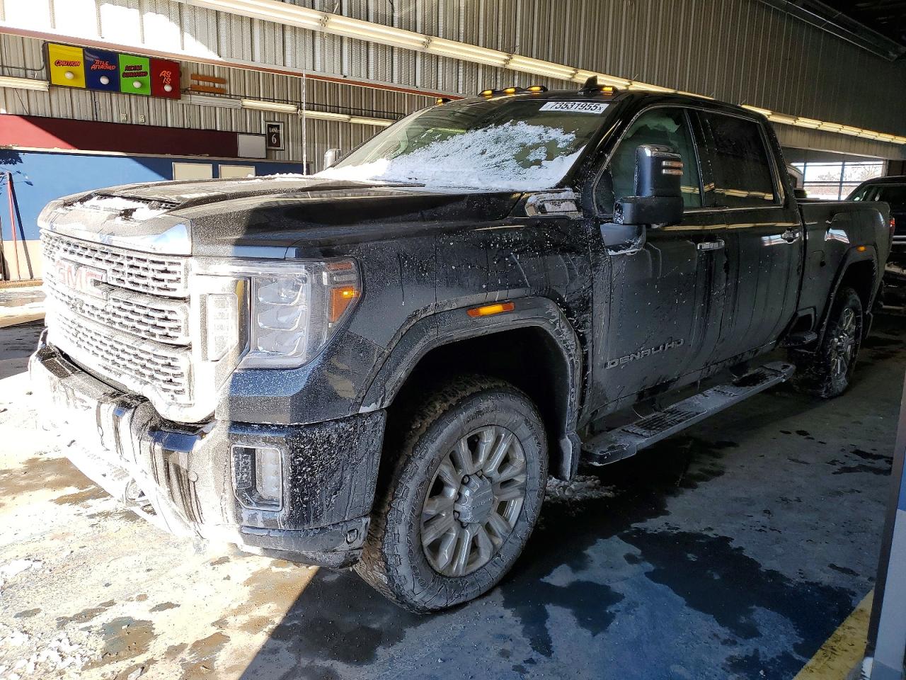 Salvage GMC Sierra Image