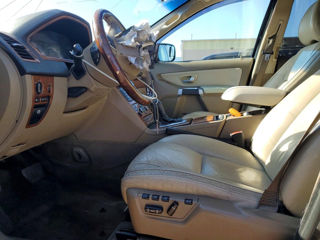 Volvo XC90 V8