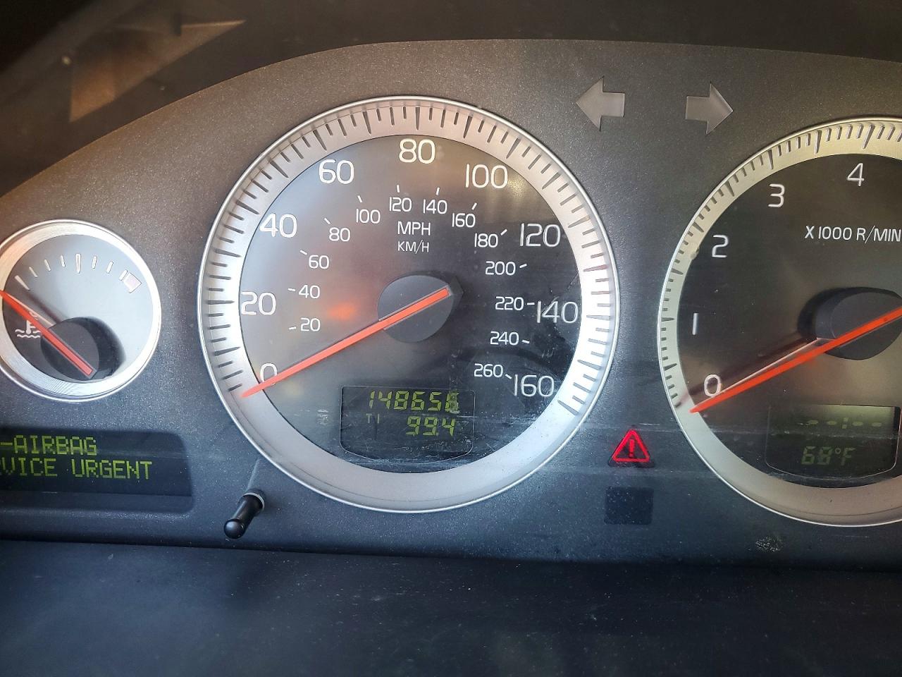 Volvo XC90 V8