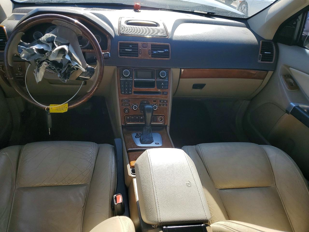 Volvo XC90 V8