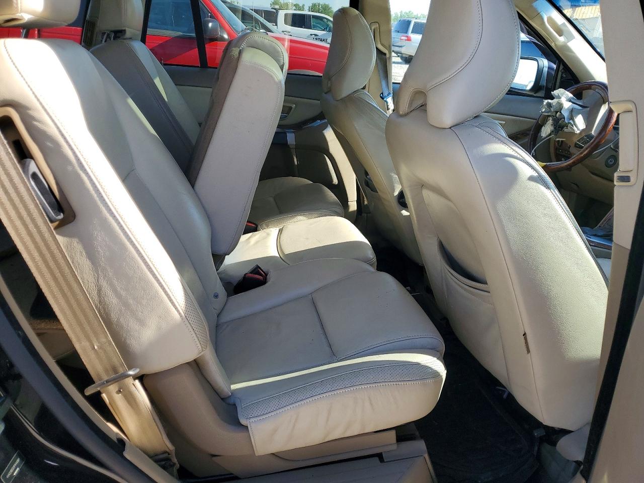 Volvo XC90 V8