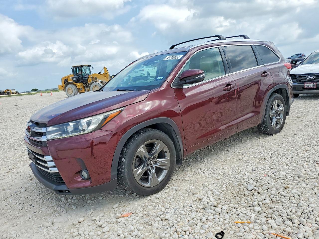 Salvage Toyota Highlander Image