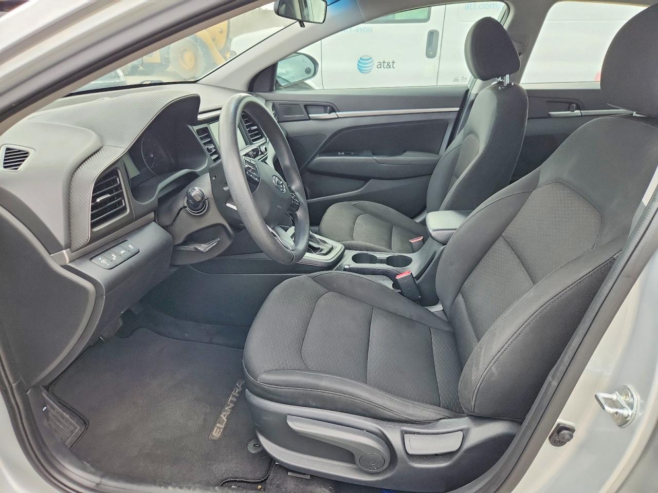 Hyundai ELANTRA Sel