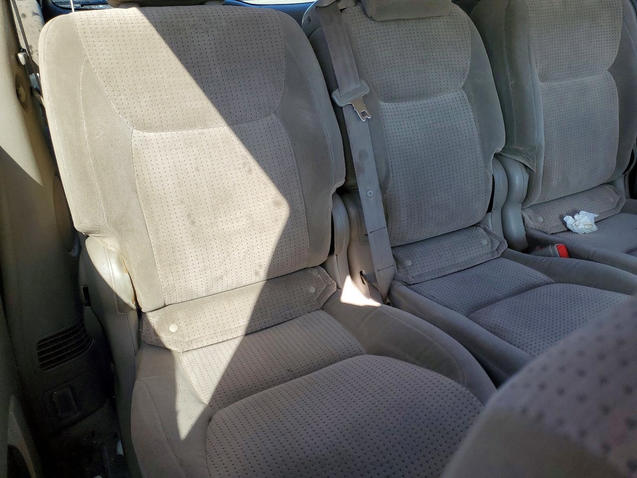 Toyota Sienna Le 8-passenger