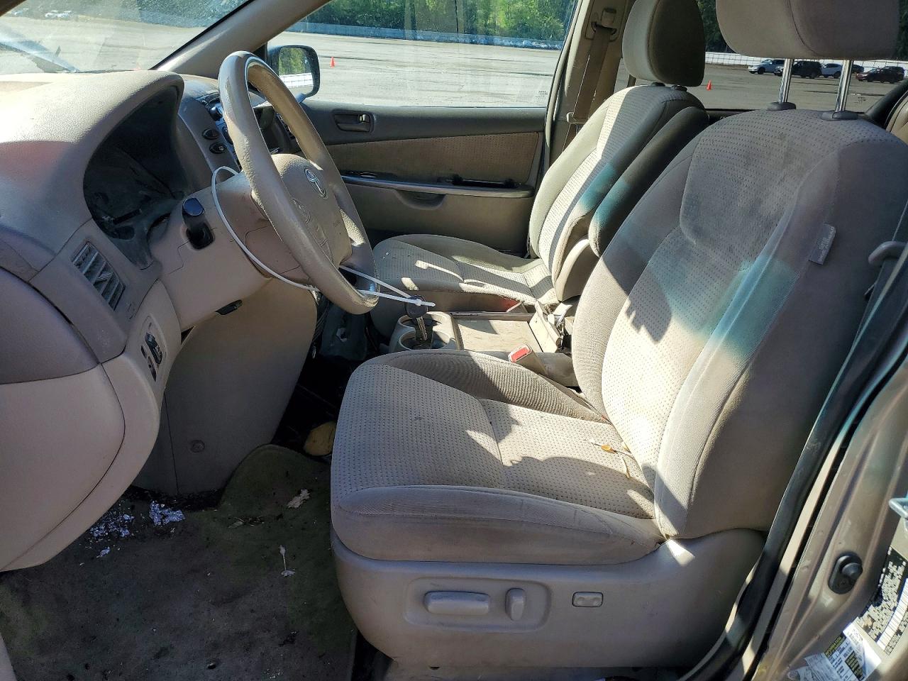 Toyota Sienna Le 8-passenger