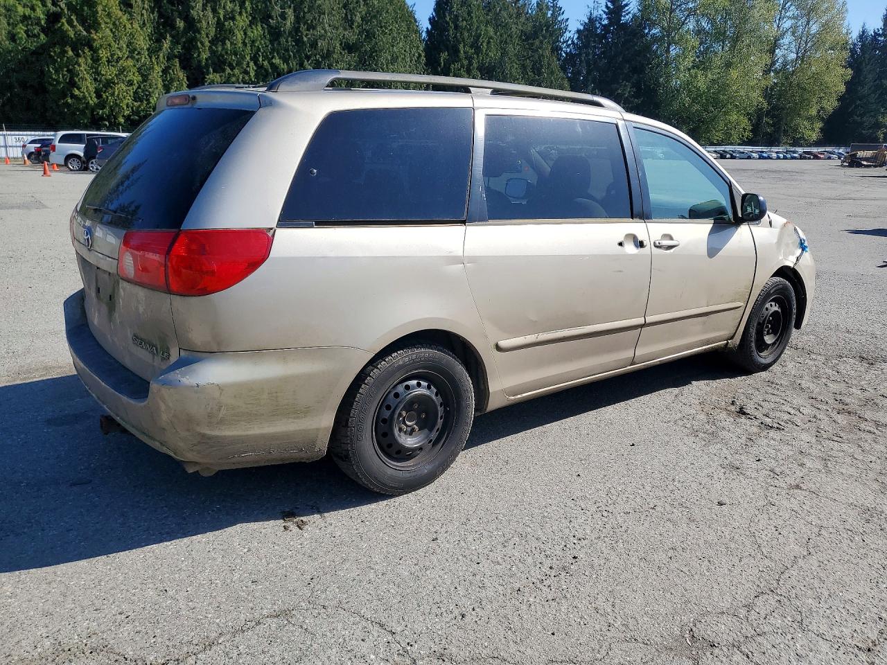 Toyota Sienna Le 8-passenger